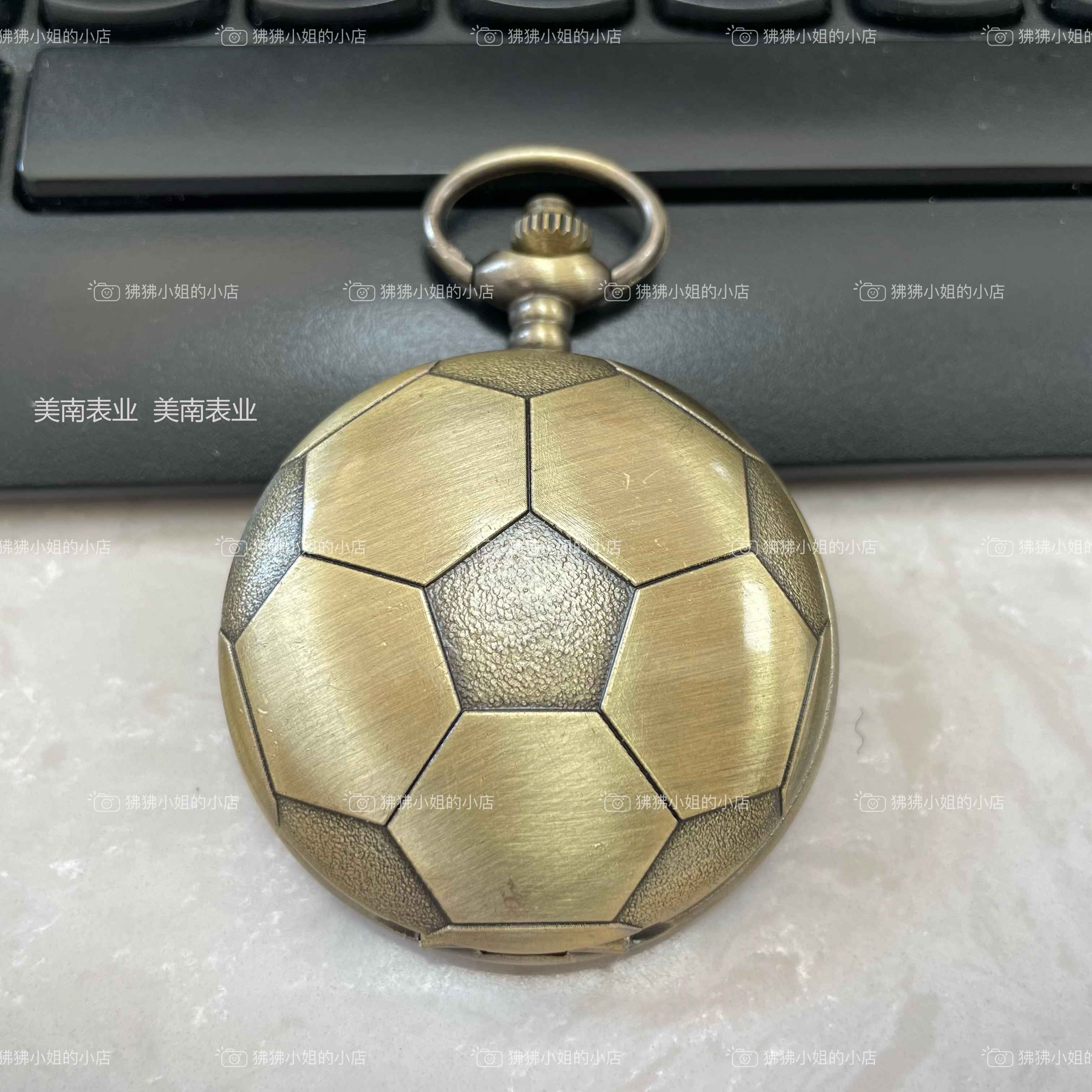 Factory direct sales of creative ball pocket watches, bronze-colored wall watches, travel commemorative watches, and retro flip pocket watches Specification image
