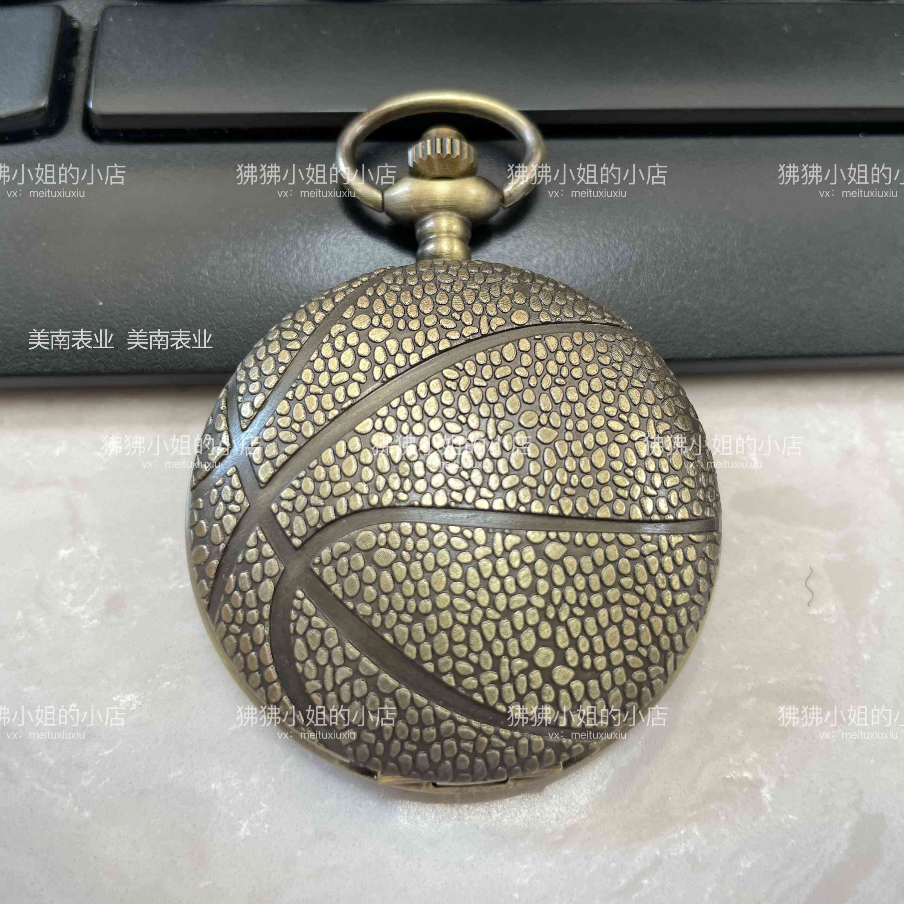 Factory direct sales of creative ball pocket watches, bronze-colored wall watches, travel commemorative watches, and retro flip pocket watches Item Picture