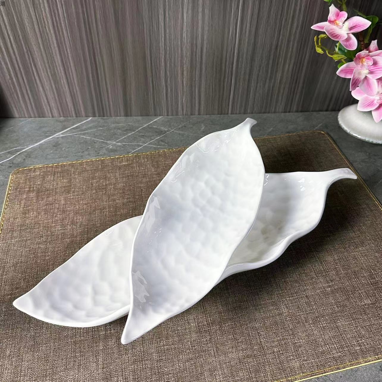 经典白瓷餐具14寸16寸树叶盘创意造型盘批发酒店餐馆宴会用家用详情3