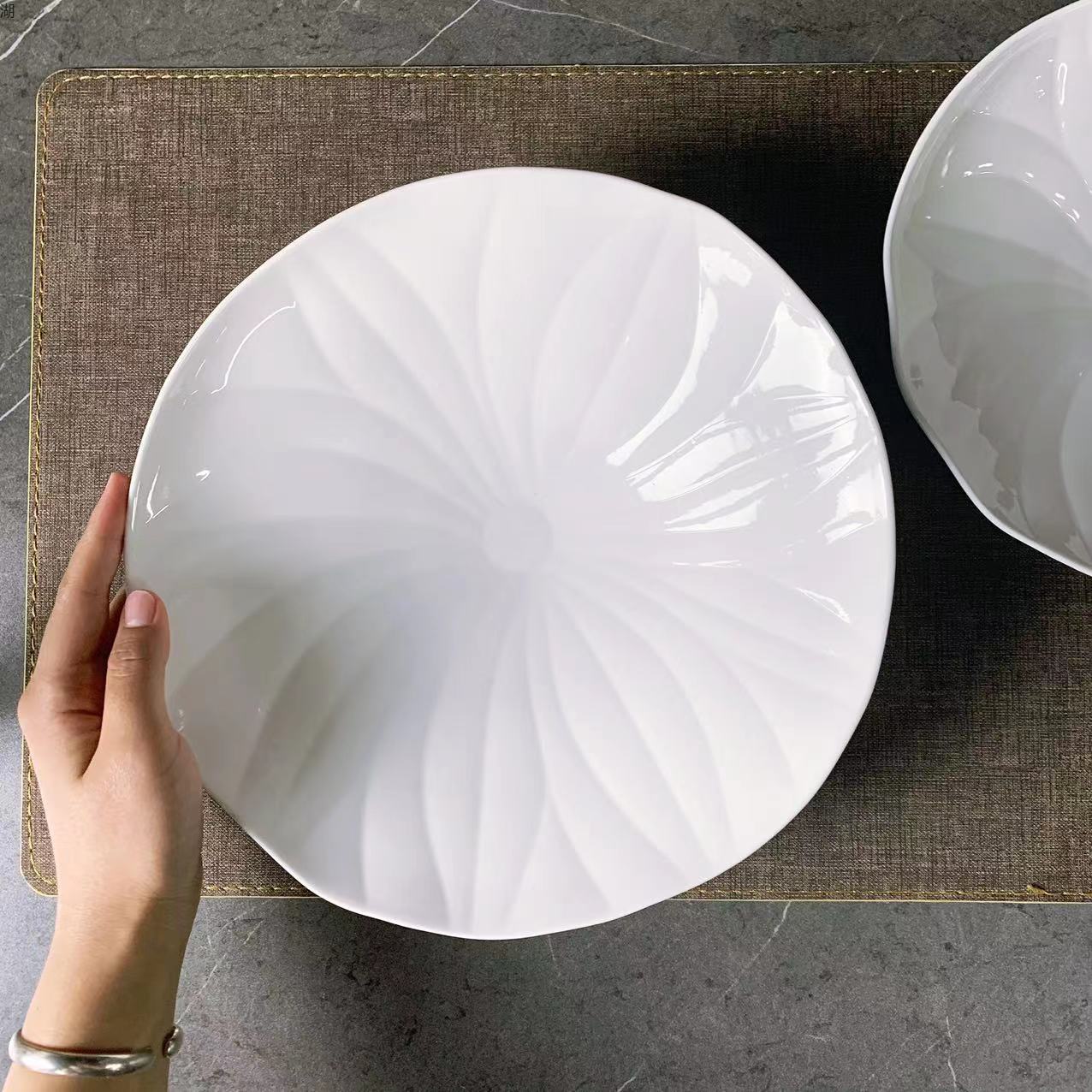 Classic white porcelain Jiangnan bowl-shaped bowl with a lotus leaf design, 8.5 inches and 10 inches, creative and versatile, suitable for hotel, restaurant and home use pic 4