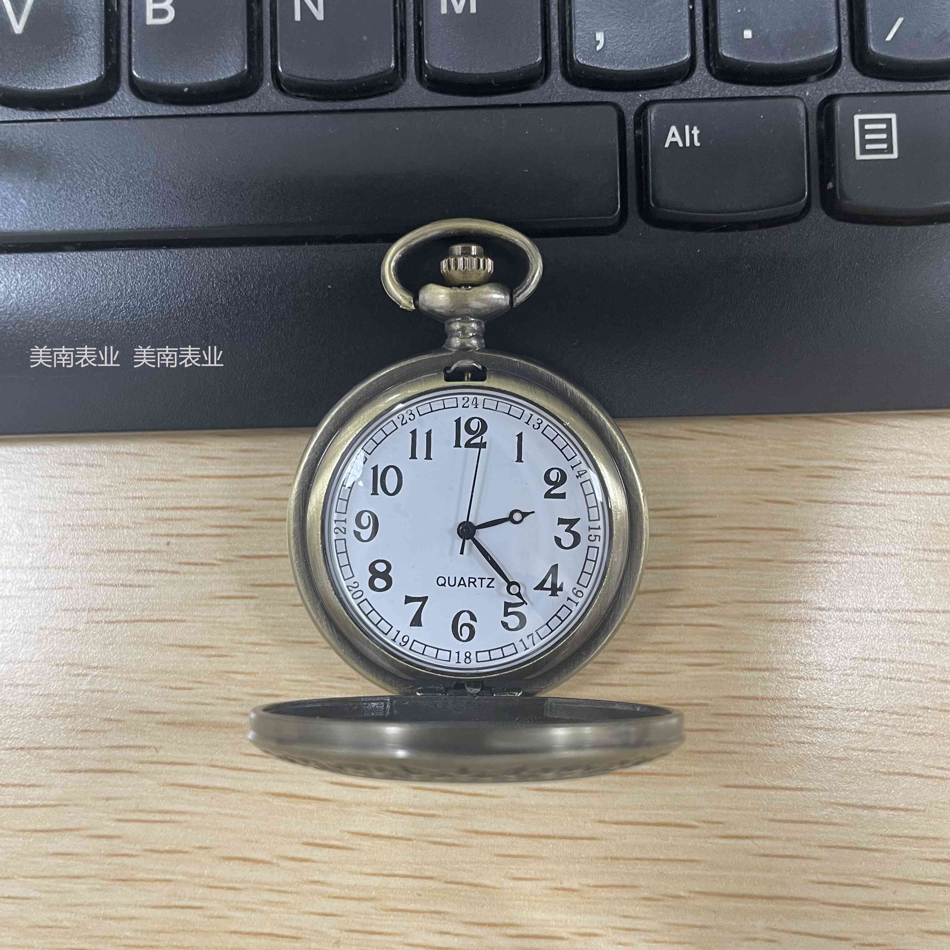 Wholesale of new vintage digital dial bronze pocket watches, necklaces, large dial flip watches and travel commemorative watches details Picture