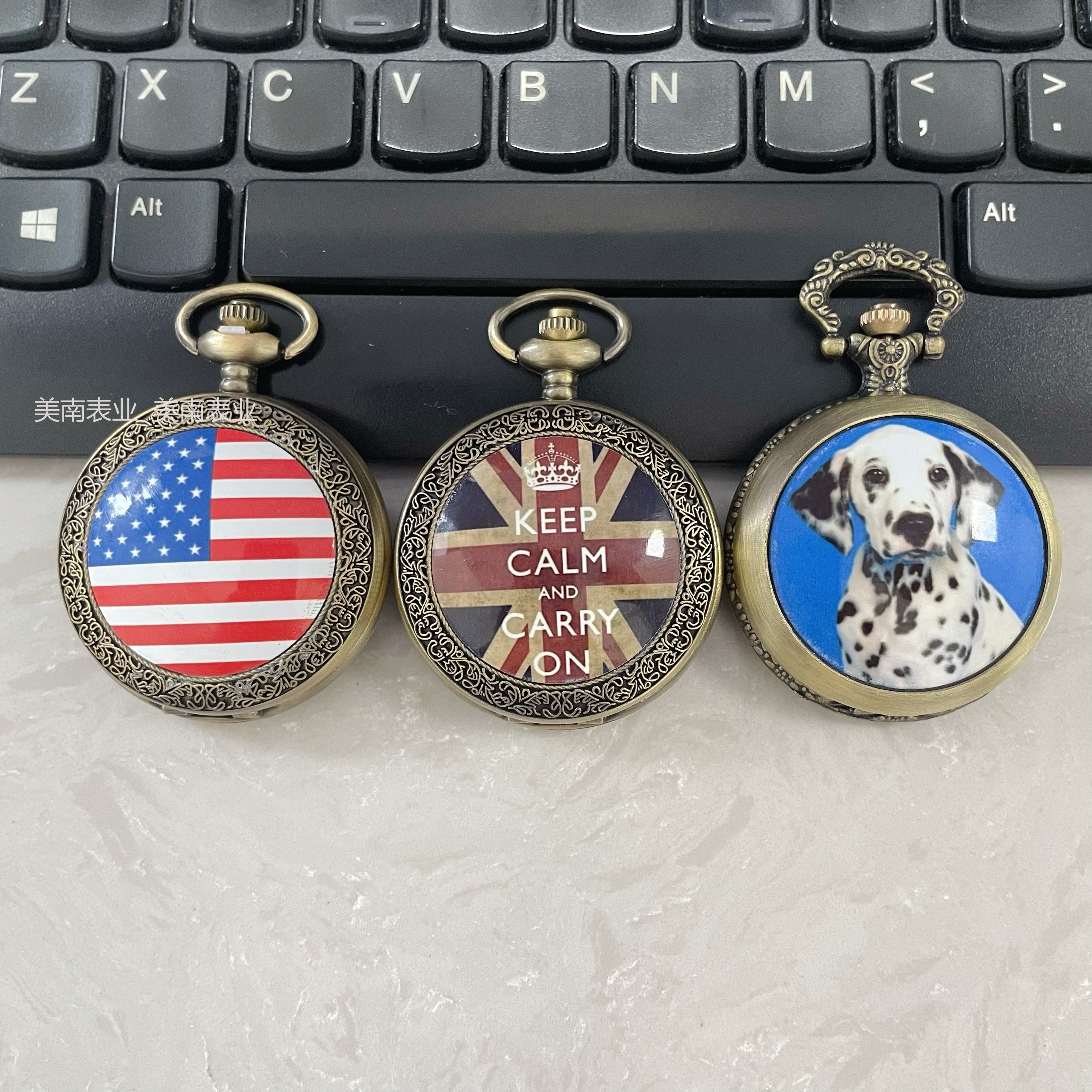Wholesale of new retro cross flag bronze pocket watches, necklaces, large dial flip watches and travel commemorative watches Item Picture