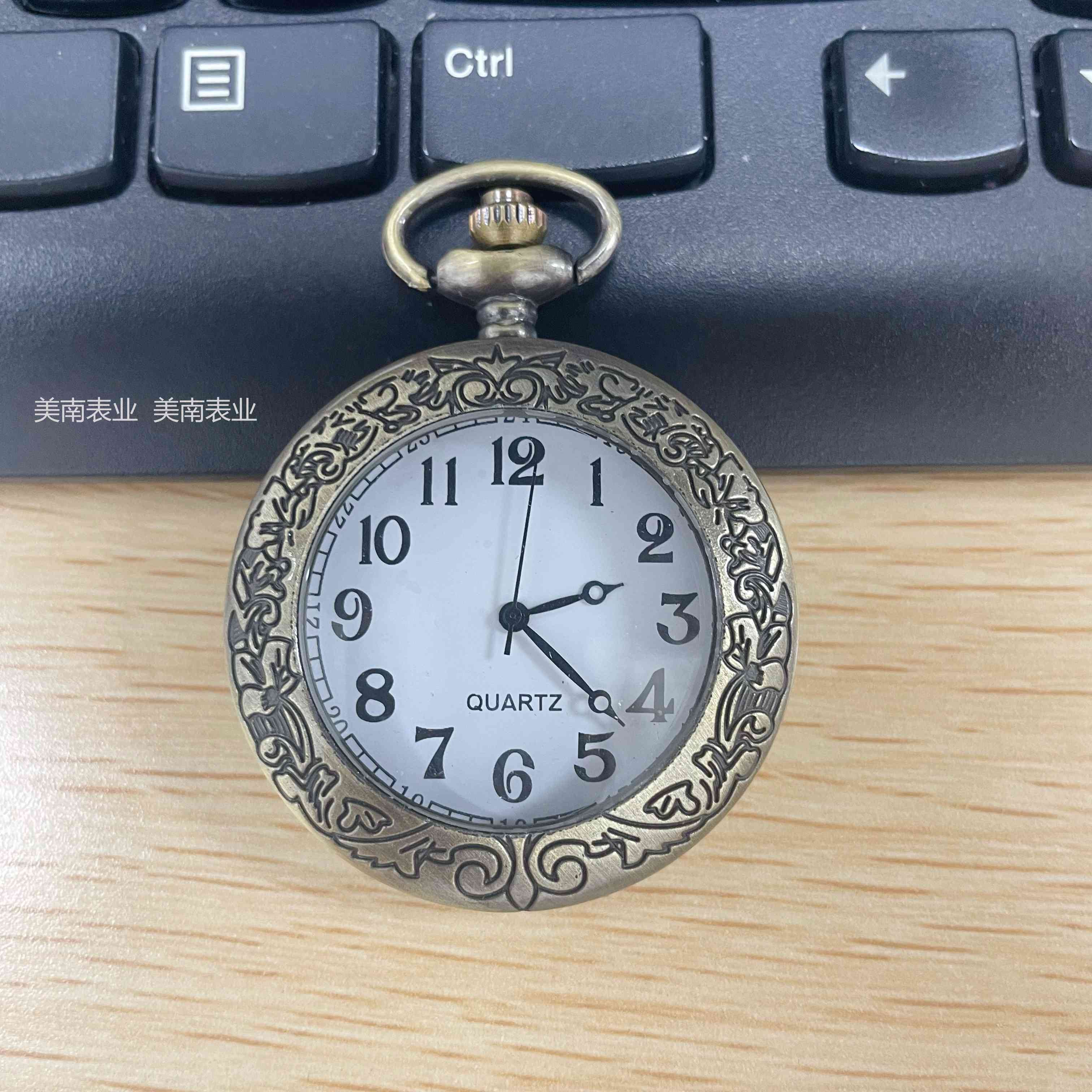 Wholesale of new vintage digital dial bronze pocket watches, necklaces, large dial flip watches and travel commemorative watches