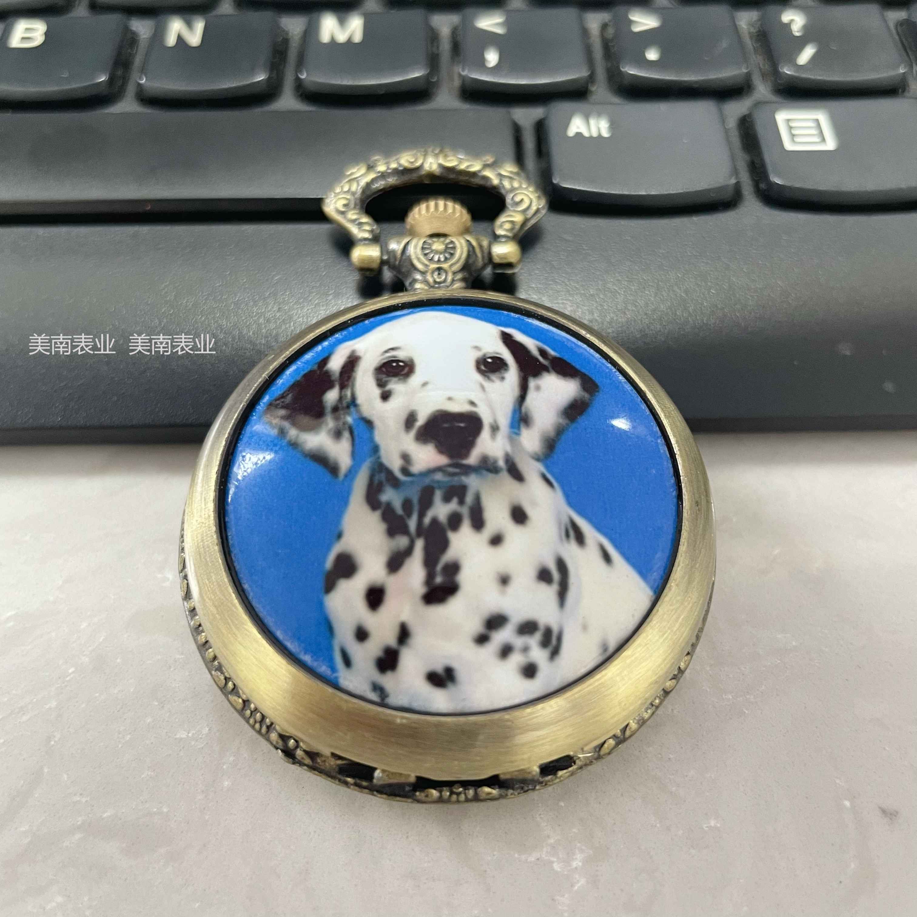 Wholesale of new retro cross flag bronze pocket watches, necklaces, large dial flip watches and travel commemorative watches Application Scenario