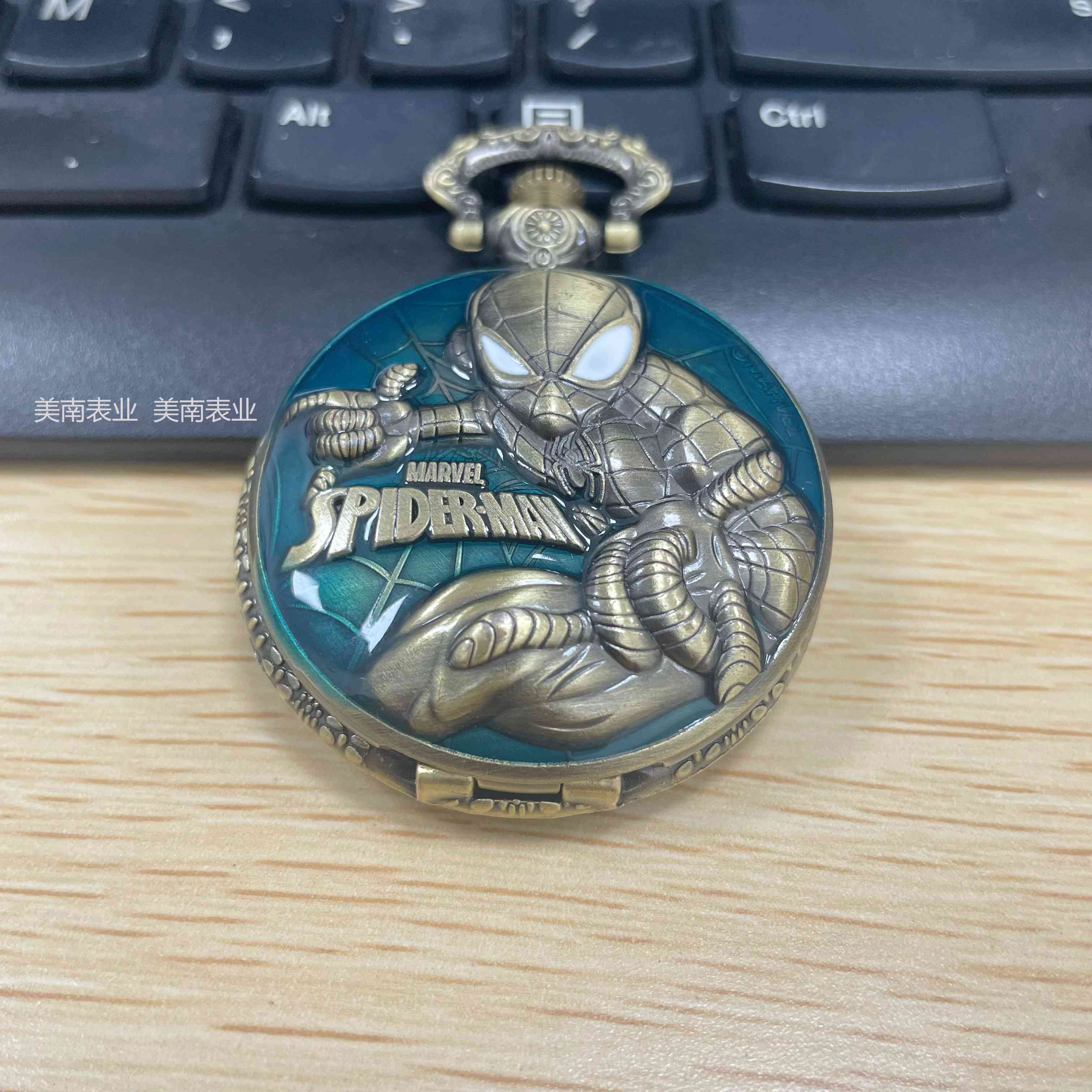 The latest retro pocket watch, creative cartoon animation Spider-Man resin three-dimensional pattern student pendant watch quartz watch details Picture