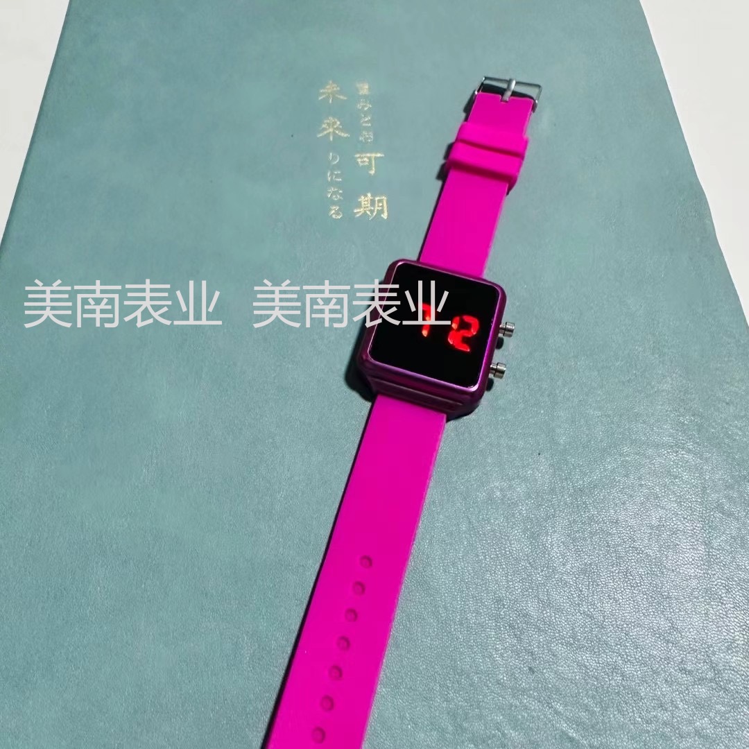 Wholesale of new candy-colored LED children's watches, square digital watches with buttons for primary school students in mixed colors Specification image