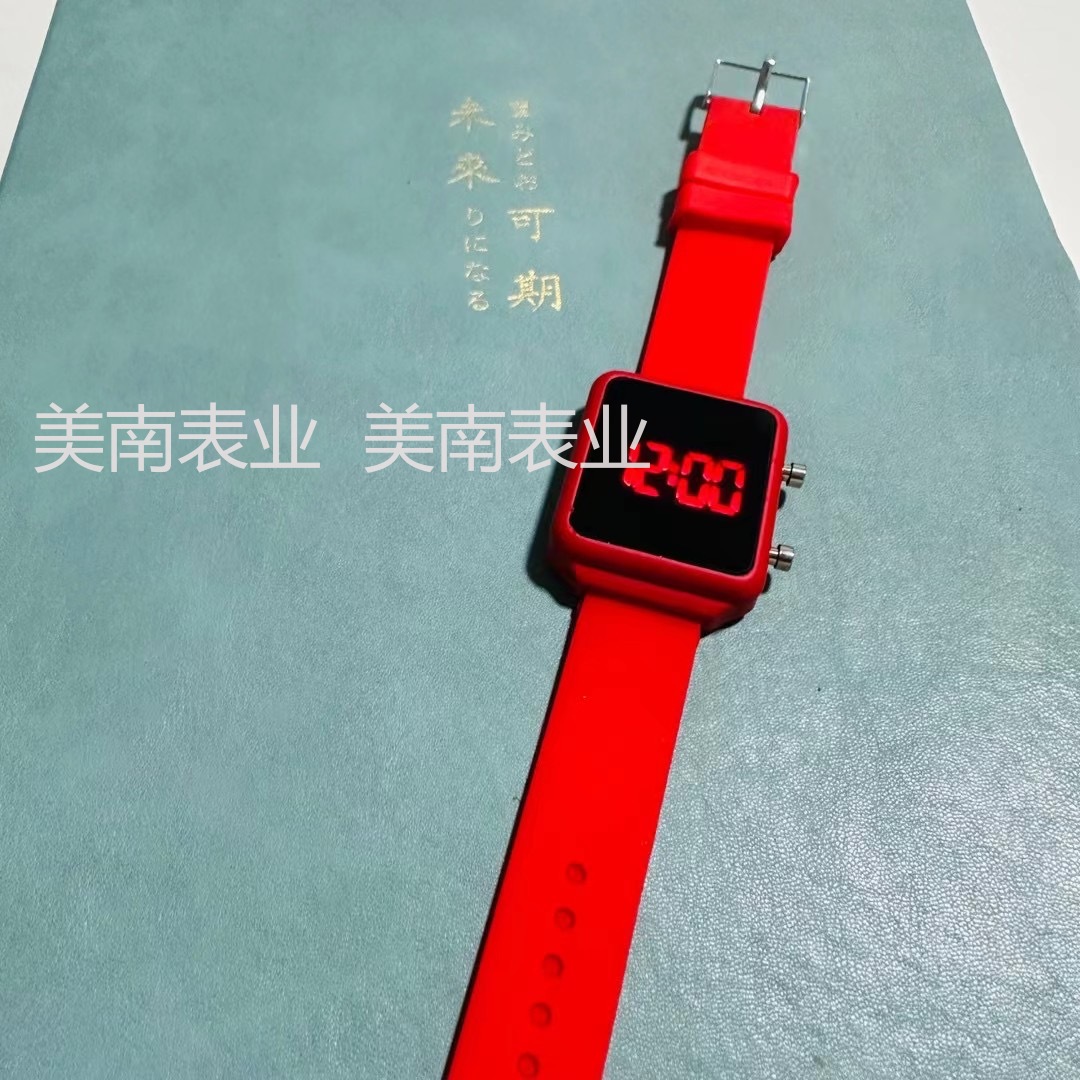 Wholesale of new candy-colored LED children's watches, square digital watches with buttons for primary school students in mixed colors Item Picture