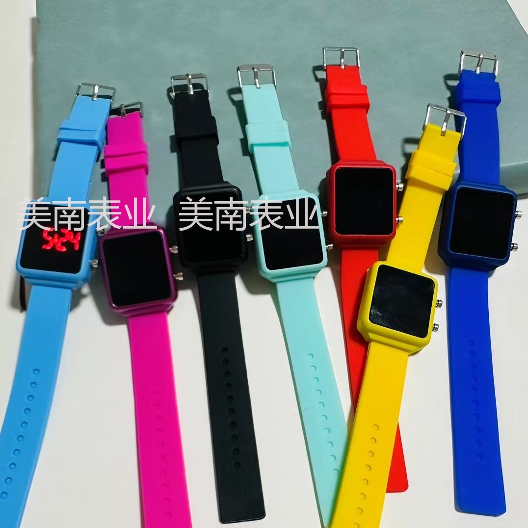 Wholesale of new candy-colored LED children's watches, square digital watches with buttons for primary school students in mixed colors