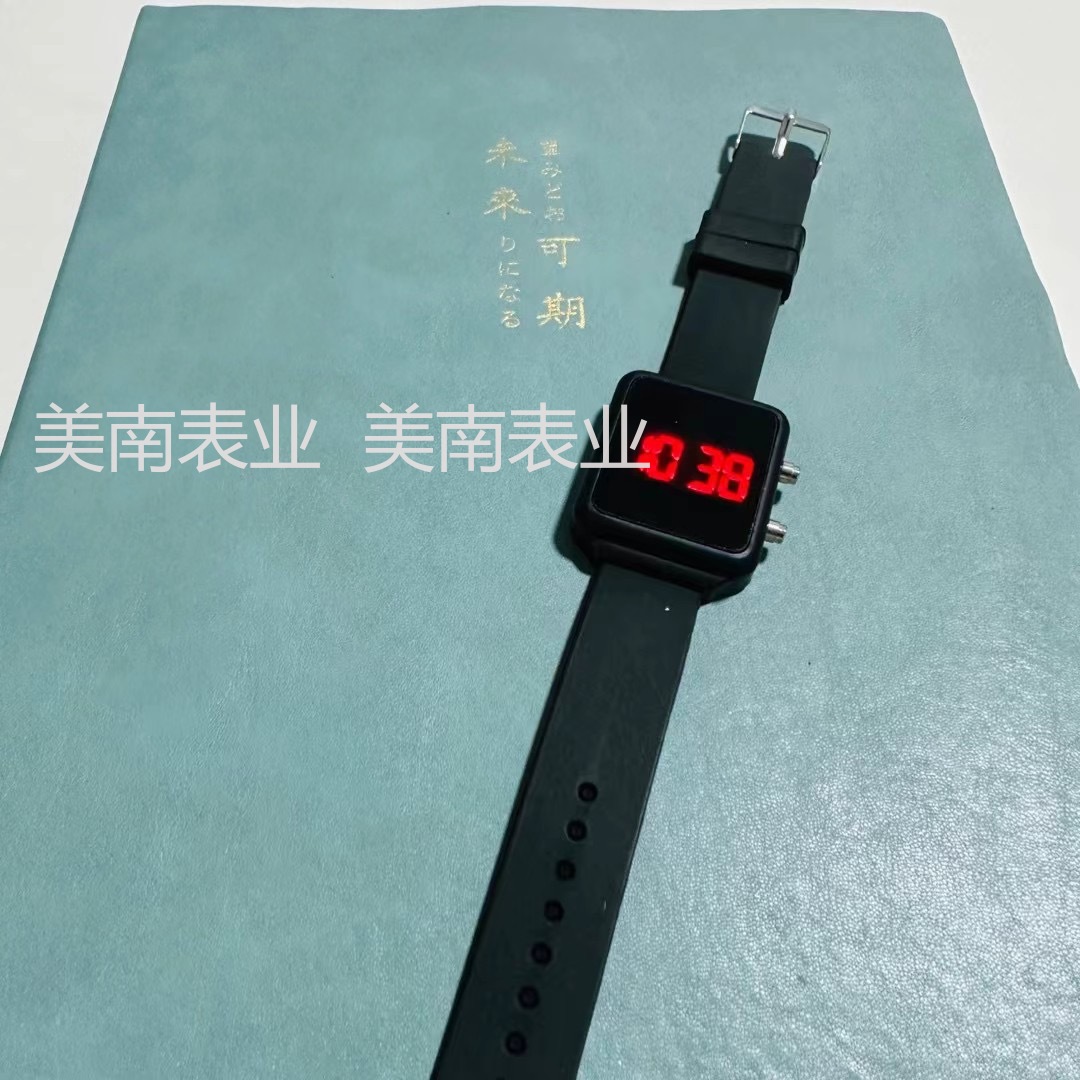 Wholesale of new candy-colored LED children's watches, square digital watches with buttons for primary school students in mixed colors Application Scenario