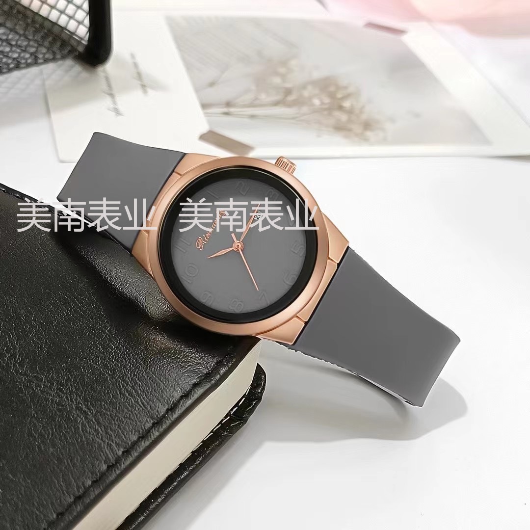 Fashionable, simple and niche silicone digital quartz watch, Korean version of candy-colored ribbon calendar women's watch Item Picture