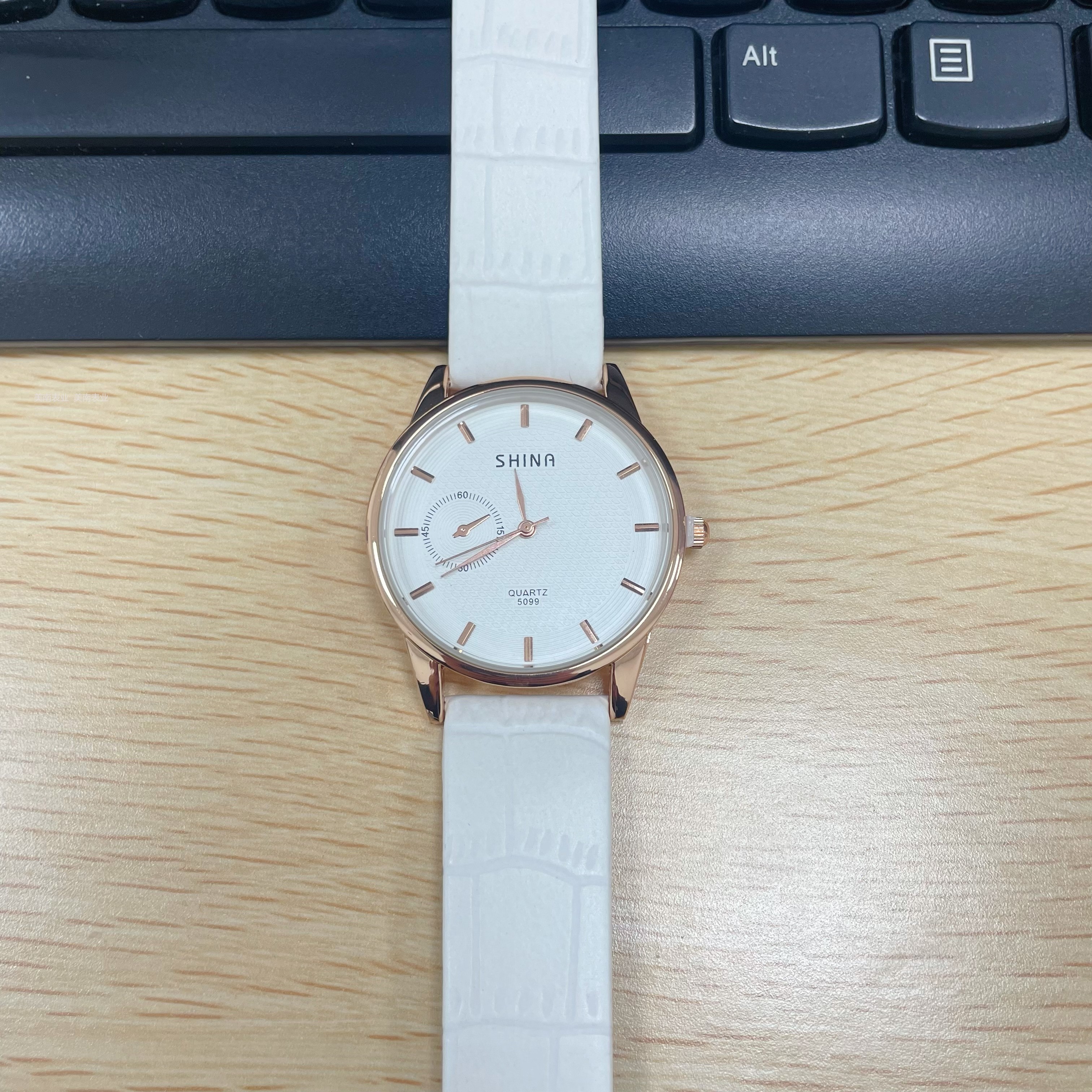 Douyin live-streaming bestseller ultra-thin rose gold watch: Classic, fashionable and versatile business watch for both men and women Application Scenario