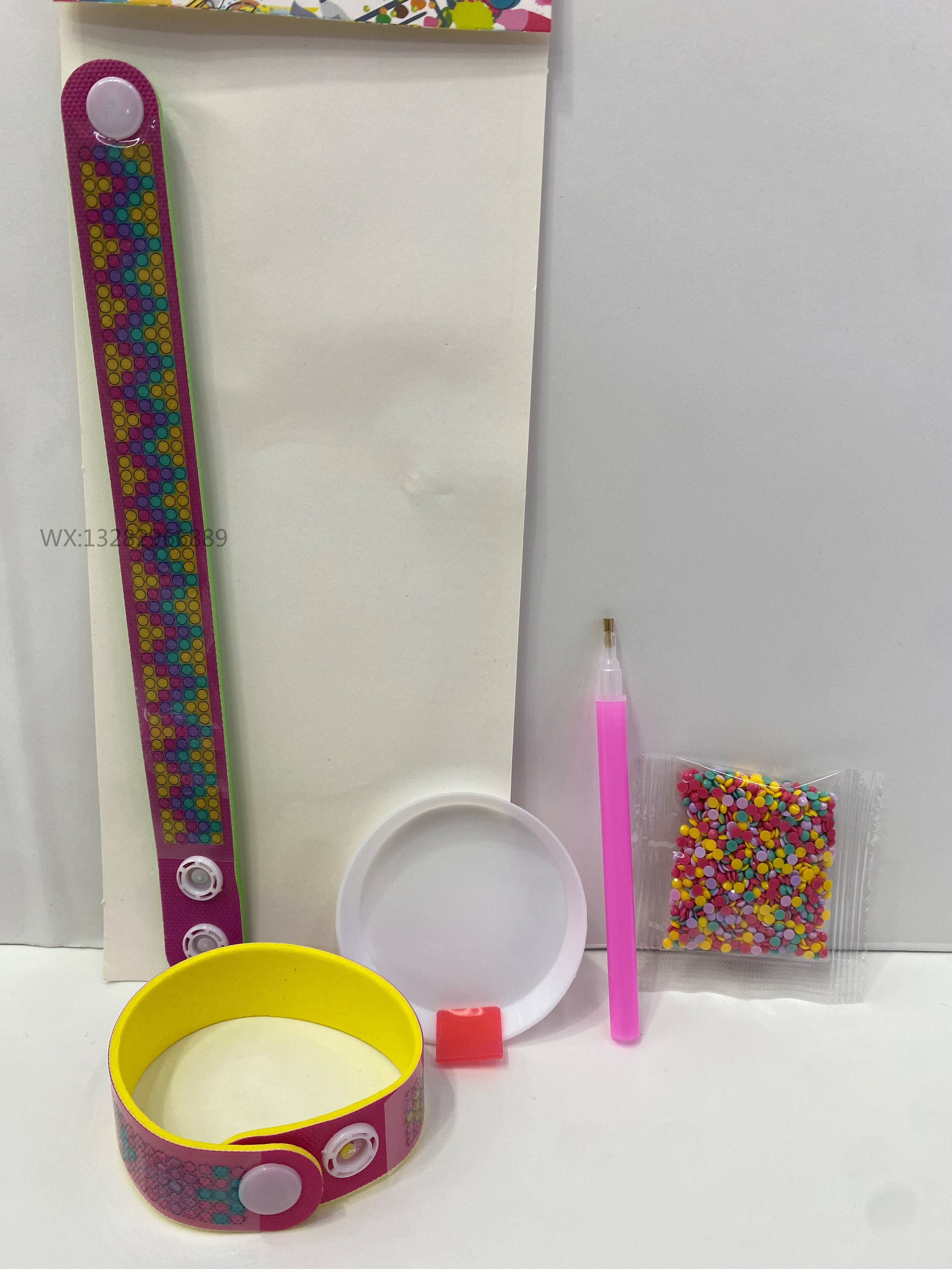 New creative DIY diamond painting wristband, diamond dot bracelet, EVA handcrafted diamond painting, suitable for children, boys and girls, wholesale Application Scenario