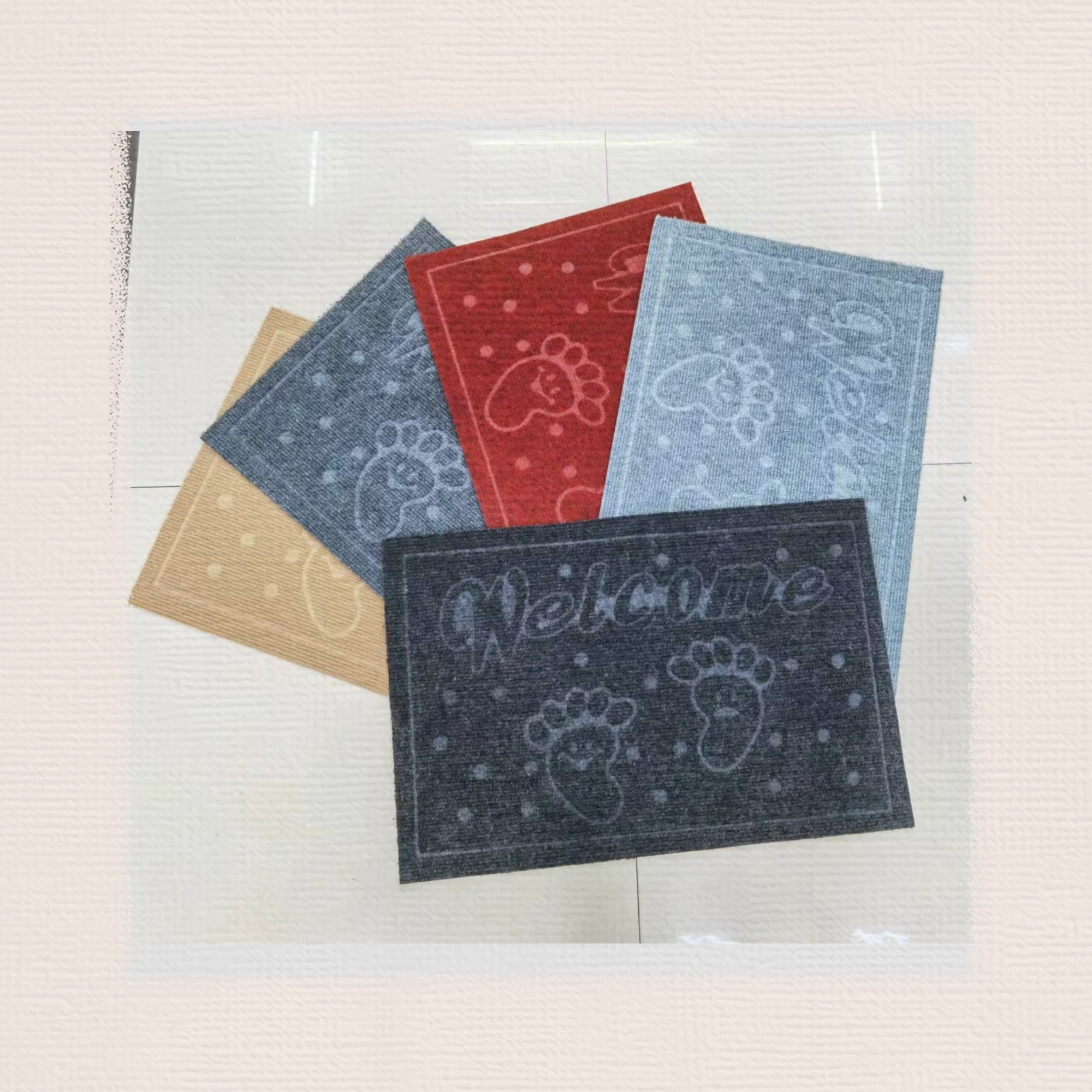 PVC single-striped embossed floor MATS, foot MATS, door MATS, anti-slip MATS, striped MATS, outdoor MATS, carpets, and balcony MATS come in multiple patterns and can be mixed. The size is 38*58CM, with 100 pieces per piece full figure