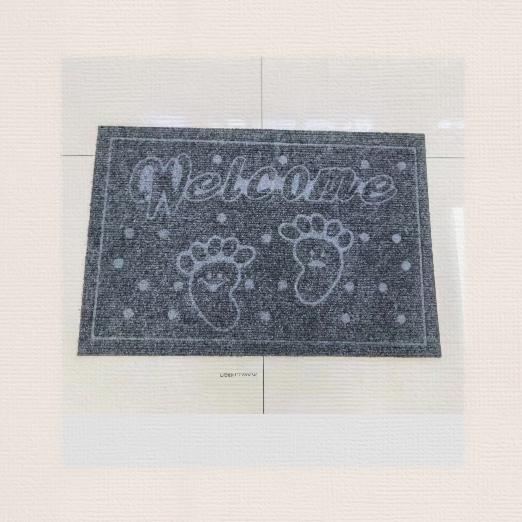PVC single-striped embossed floor MATS, foot MATS, door MATS, anti-slip MATS, striped MATS, outdoor MATS, carpets, and balcony MATS come in multiple patterns and can be mixed. The size is 38*58CM, with 100 pieces per piece Item Picture