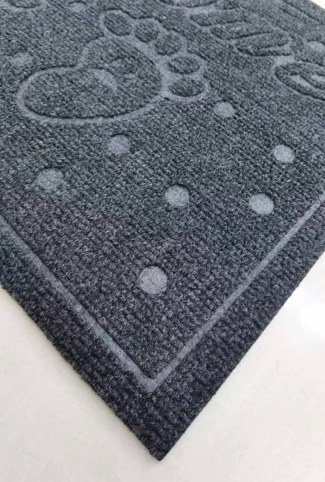 PVC single-striped embossed floor MATS, foot MATS, door MATS, anti-slip MATS, striped MATS, outdoor MATS, carpets, and balcony MATS come in multiple patterns and can be mixed. The size is 38*58CM, with 100 pieces per piece Application Scenario