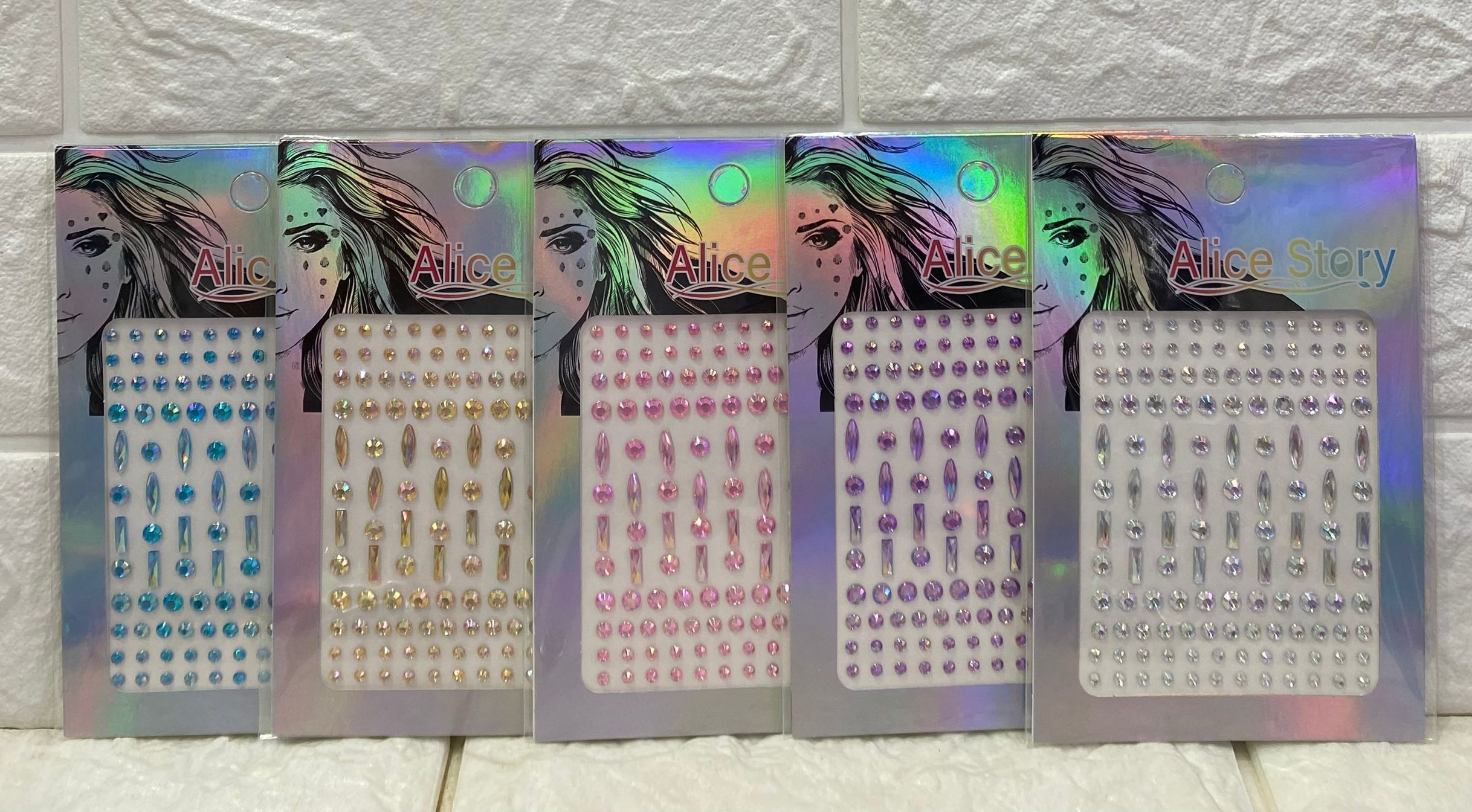 Facial makeup stickers, face stickers, eye drill stickers, shiny eye stickers, ball eye stickers, corner stickers, tear nevus acrylic drill stickers Application Scenario