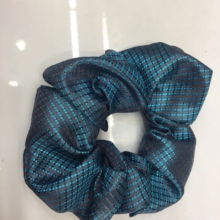 FL0001 Solid color bright silk retro large Intestine circle BM French large Intestine circle woolen large intestine hair circle Retro simple versatile fabric hair rope Fat intestine hair rope Internet celebrity hair accessory pic 2