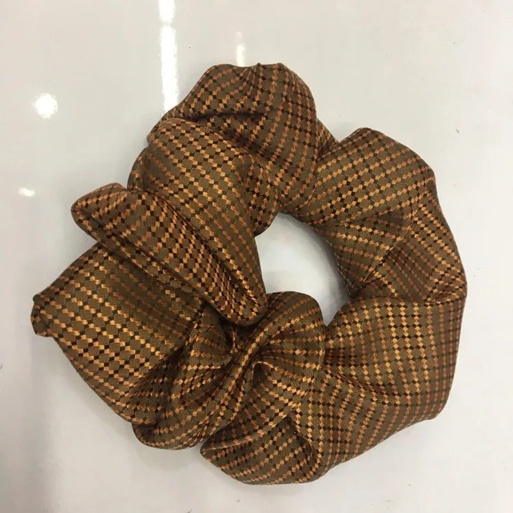 FL0001 Solid color bright silk retro large Intestine circle BM French large Intestine circle woolen large intestine hair circle Retro simple versatile fabric hair rope Fat intestine hair rope Internet celebrity hair accessory pic 4