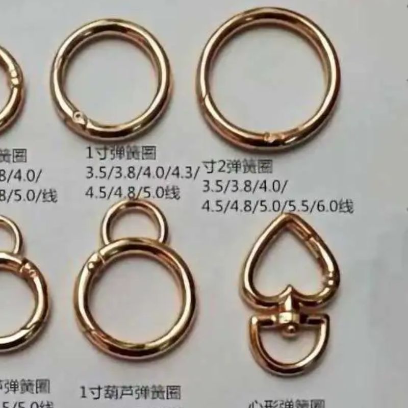 合金装饰扣厂家直供领带扣 领带夹子 多色三角领带扣 塑料领带扣可供应