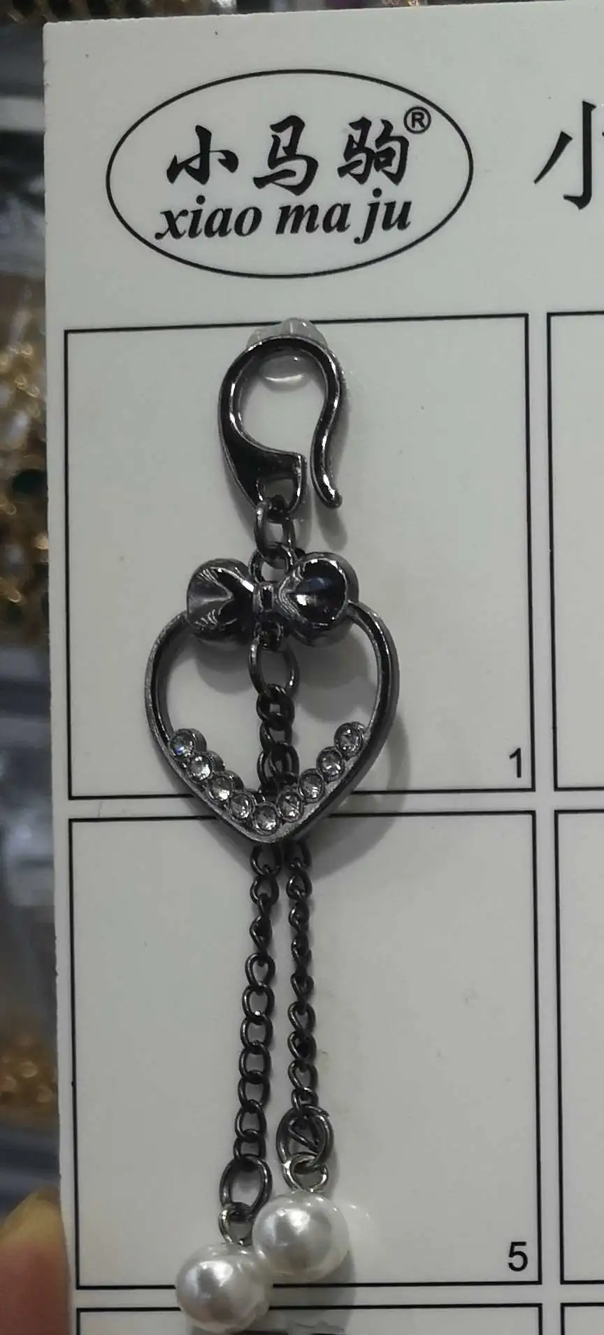 Alloy accessories, pearl pendants, metal four-piece buckles in stock, alloy buttons wholesale, regular styles of shoes, hats, clothing accessories Specification image