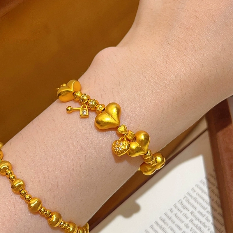 This is a delicate heart-shaped bow bracelet with a full circle of heart shapes, the same style of sand gold from Athena Jewelry and Gold store details Picture