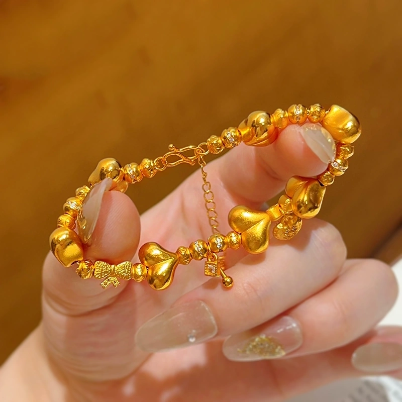 This is a delicate heart-shaped bow bracelet with a full circle of heart shapes, the same style of sand gold from Athena Jewelry and Gold store detail image 5