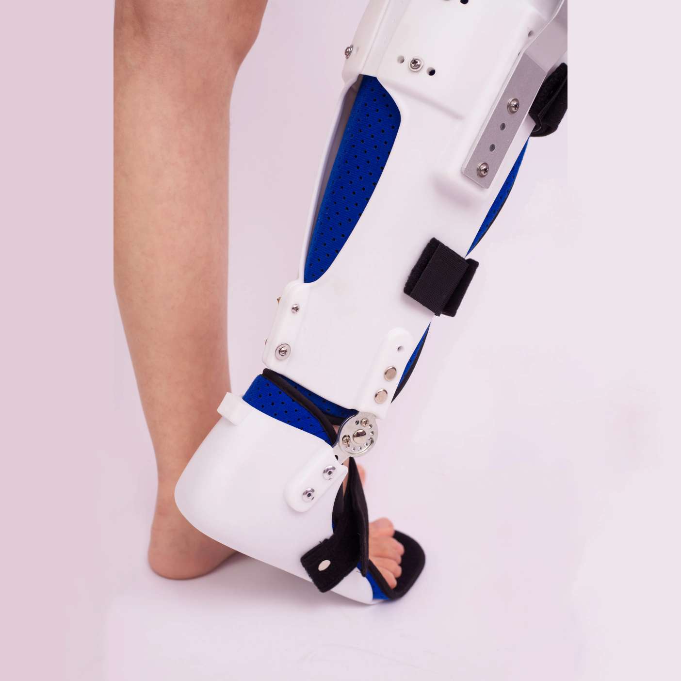 Medical physical therapy, suitable for both men and women, adjustable fixed articulation, knee, ankle and foot joint, leg support, fixed bracket, orthosis Application Scenario