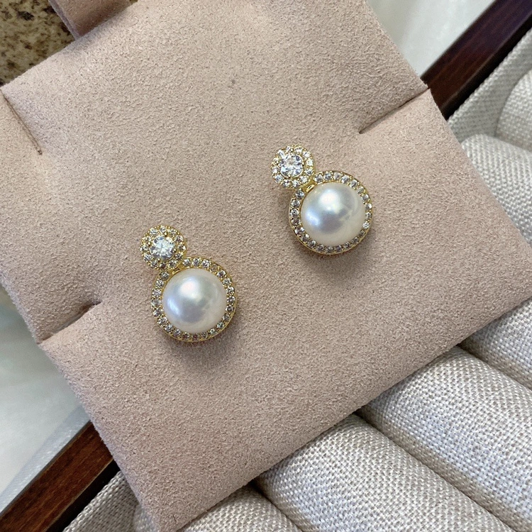Pigeon egg niche design sense natural strong light 5A freshwater pearl stud earrings S925 silver needle niche light luxury earrings Application Scenario