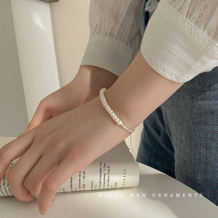 Freshwater pearl bracelet, broken silver, pure silver, semi-silver and semi-pearl jewelry, simple and niche design, women's silver jewelry with geometric design. Application Scenario
